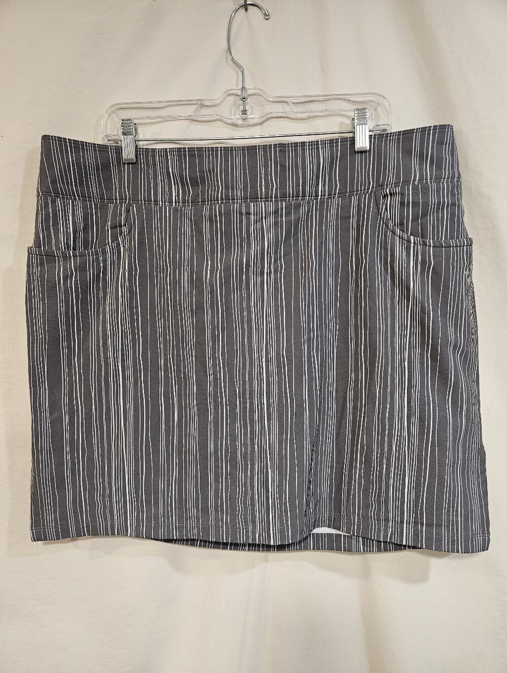 🩶 Jofit Grey Pinstripe Athletic Skort